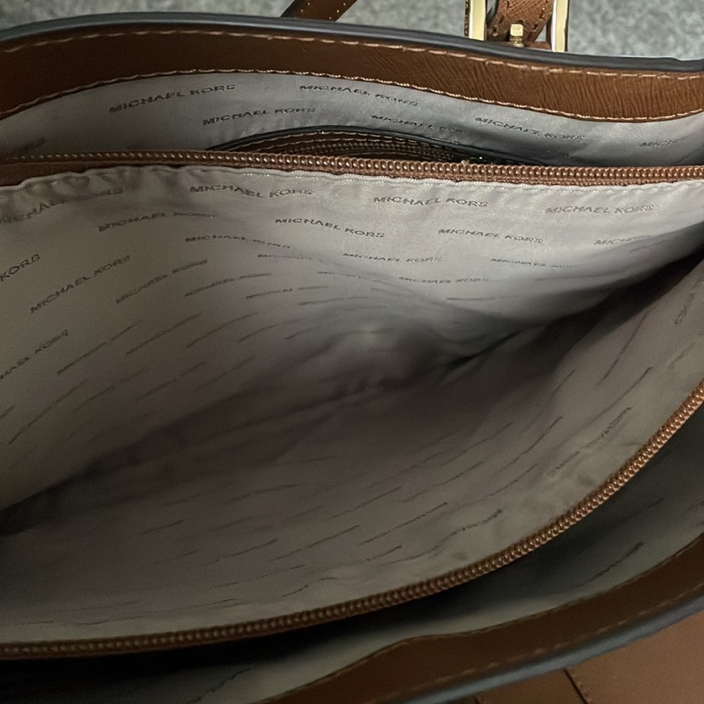 Tote - Picture 5 of 7
